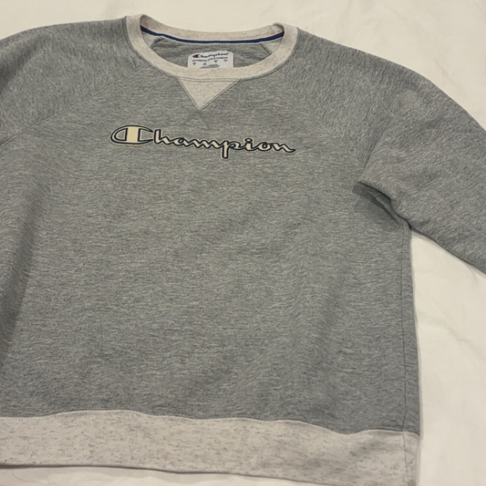 Selling this cute champion sweatshirt that can be worn to any casual event!!